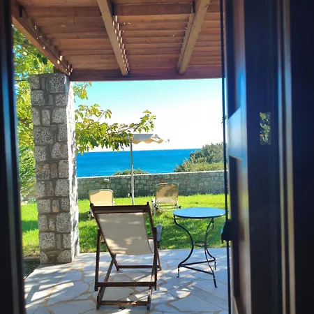 Vila Alisahni Beachfront *